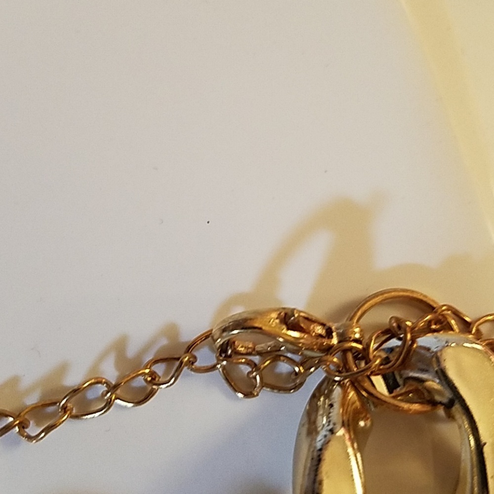 Gold Lightweight Chainlink Gold Tone Bracelet 6" - Picture 2 of 2